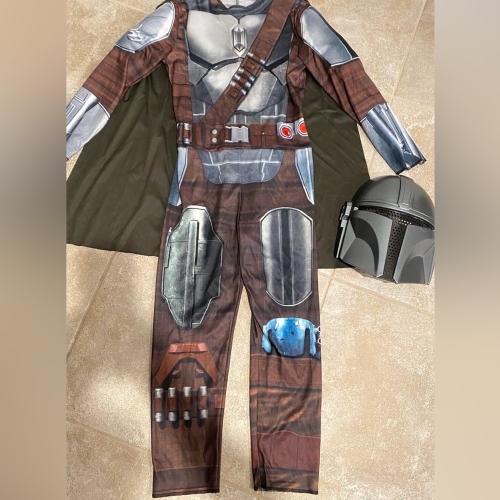 Kids Mandalorian Halloween Costume overall cape and mask size M